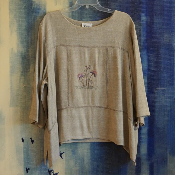 Asymmetrical textured top - Picture 1 of 5